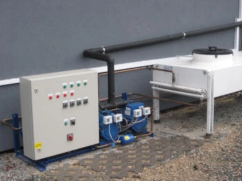 Kühlinstallation mit Antivibrationssystem