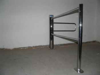 Sicherheitstor mit Metalldetektor